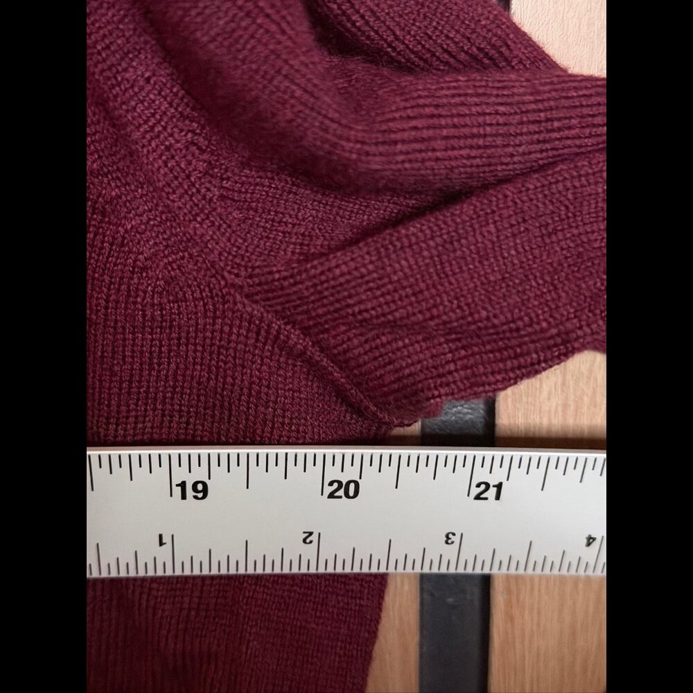 Banana Republic Sweater Large Mens Red 100% Extra Fine Merino Wool V Neck - Picture 3 of 6